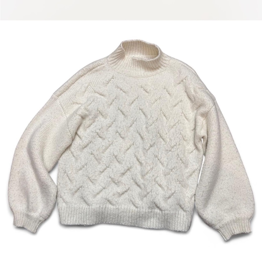Cozy White‎ Wool Blend Cable Knit Sweater